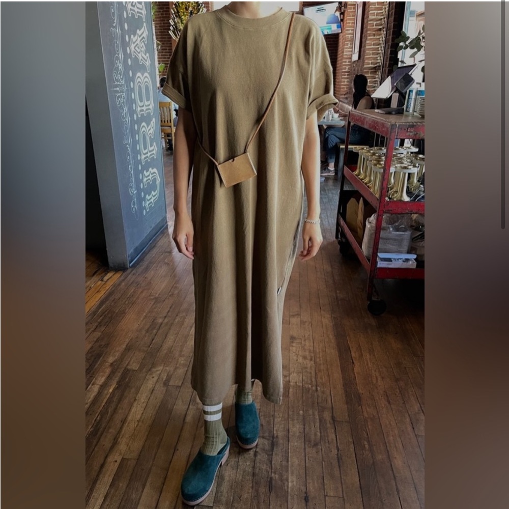 New with tags heavy weight cotton le Bon shoppe t shirt dress. Size M Tobacco